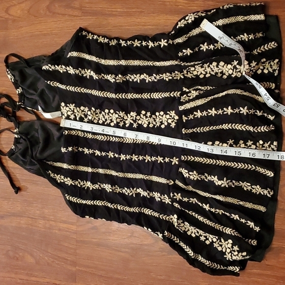 Saints And Hearts Top Boho Baby Doll Embrodery Black Tan Size Medium Floral - Picture 9 of 11